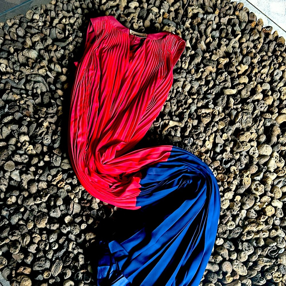 BCBGMaxazria / Pleated Dress / Coral & Blue / XXS